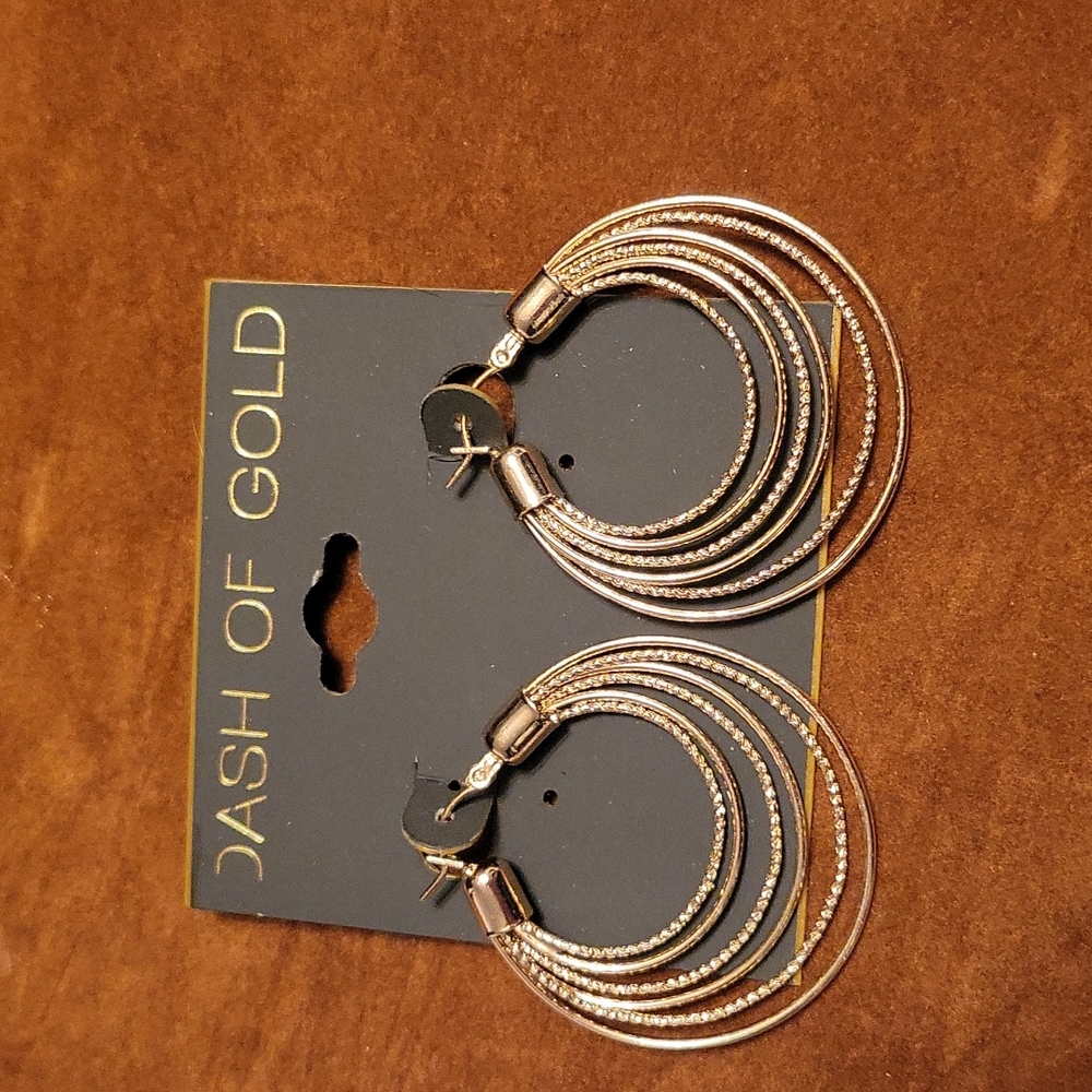 NWT Dash of gold hoops